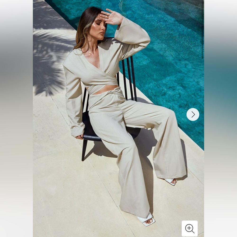 Misspap
Twist Front Relaxed Trouser